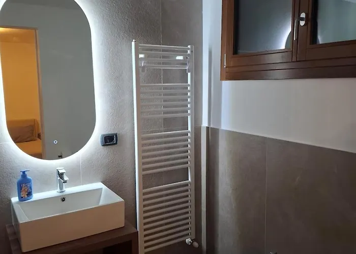 Juli's بيت للعطل سان لاتْسارو دي سافين