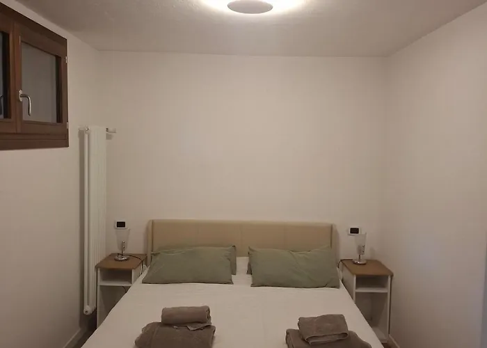 Juli's * سان لاتْسارو دي سافين